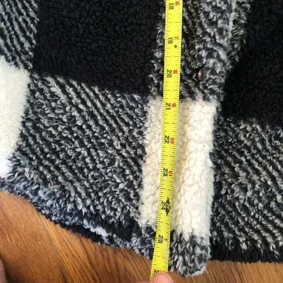 Fuzzy Jacket/Shacket/Sweater - Picture 2 of 9